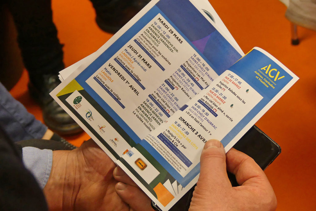 programme nuits de la lecture mains dépliant