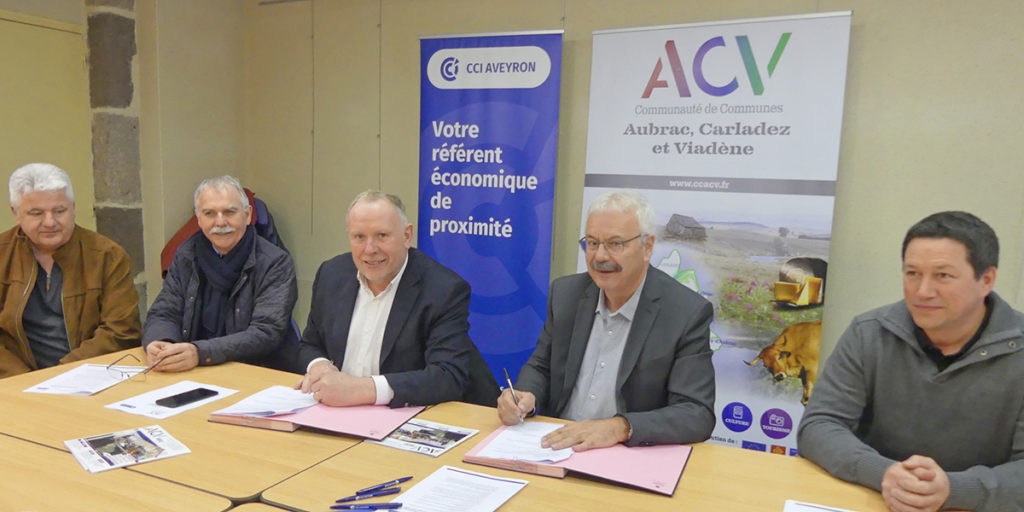 Signature convention CCACV CCI Aubrac Carladez et Viadène économie développement entreprises lien