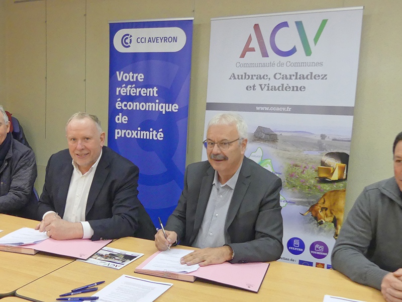 Signature convention CCACV CCI Aubrac Carladez et Viadène économie développement entreprises lien