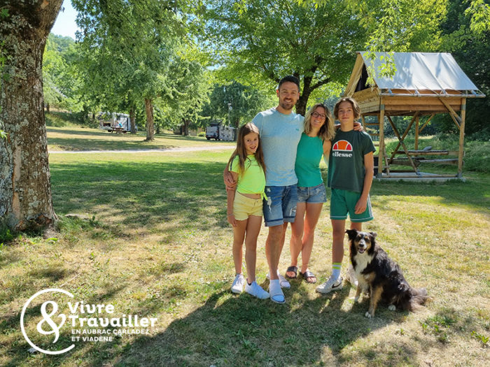 Fanny et Jérémy 38 ans et leurs enfants Jules et Madeline 13 ans et 8 ans et demi Saint-Chély d'Aubrac gîte groupe et camping