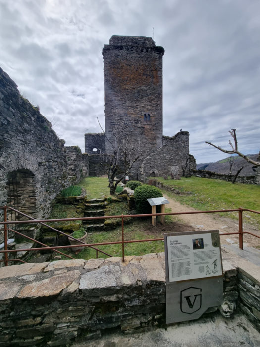Valorisation du château et du village de Valon - Lacroix-Barrez - Installation des panneaux