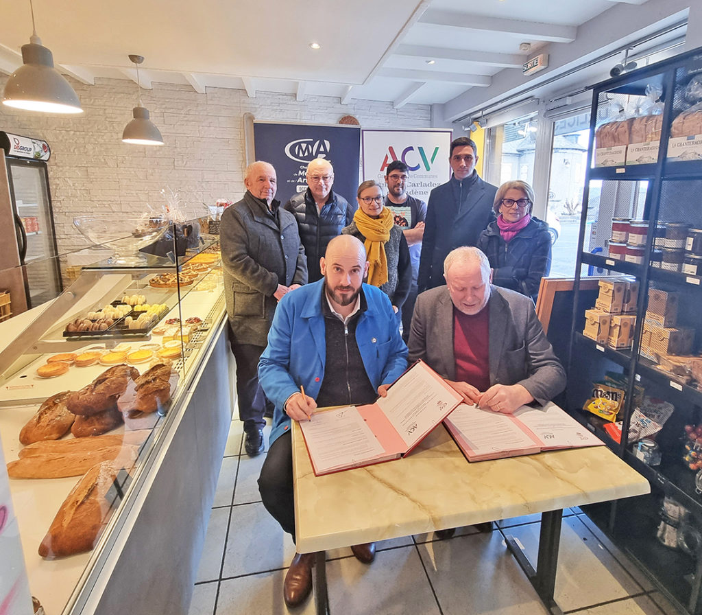 Signature renouvellement convention 2024-2026 CCACV et Chambre Métiers et Artisanat Aveyron CMA 12 Mur-de-Barrez Jérôme Laetitia Laurier Boulangerie