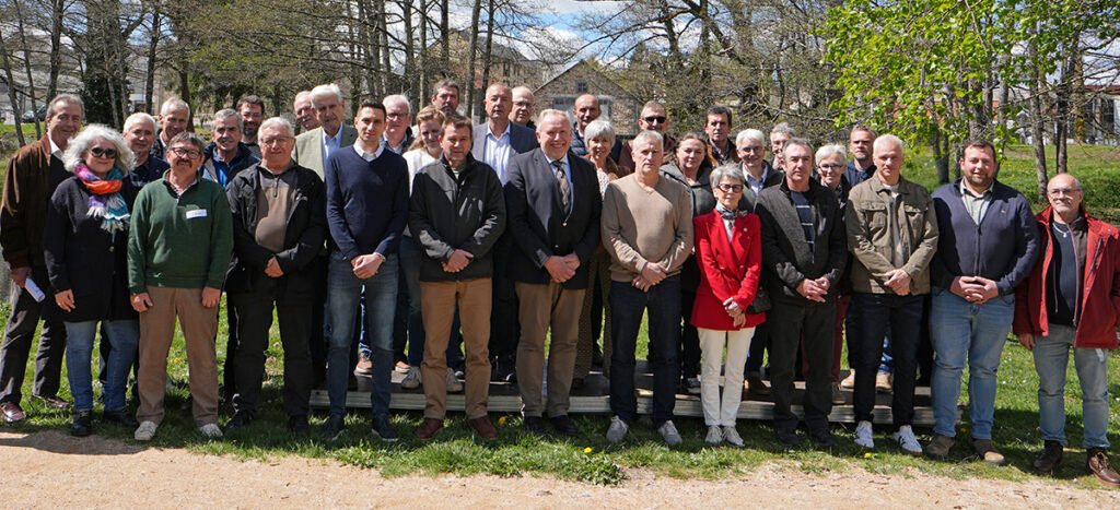 Photo de groupe des élus communautaires du Conseil communautaire Aubrac Carladez Viadène - Mandat 2026-2032 - Séance d'installation du mardi 14 avril 2026